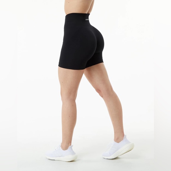 Alphalete Ozone shorts in black - Picture 4 of 4